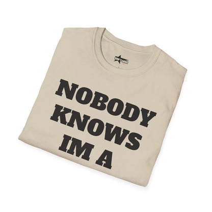 nobody knows - Unisex Softstyle T-Shirt